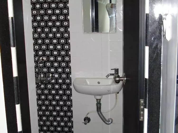 Pension (Hôtel basse catégorie) Nice Guest House