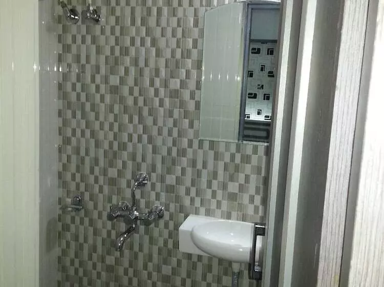 Pension (Hôtel basse catégorie) Nice Guest House