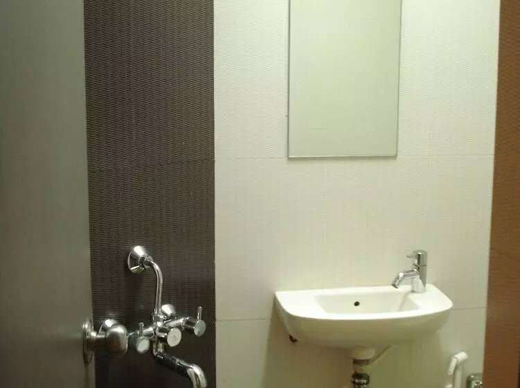 Pension (Hôtel basse catégorie) Nice Guest House