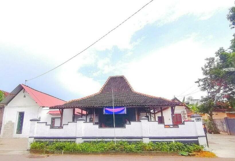 בית מלון כפרי Reddoorz Syariah @ Ndalem Kembang Sore Yogyakarta