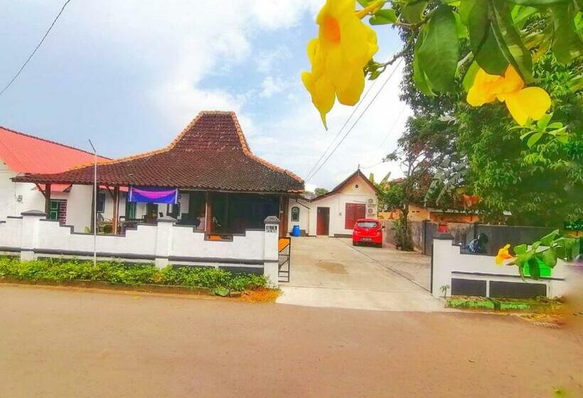 בית מלון כפרי Reddoorz Syariah @ Ndalem Kembang Sore Yogyakarta