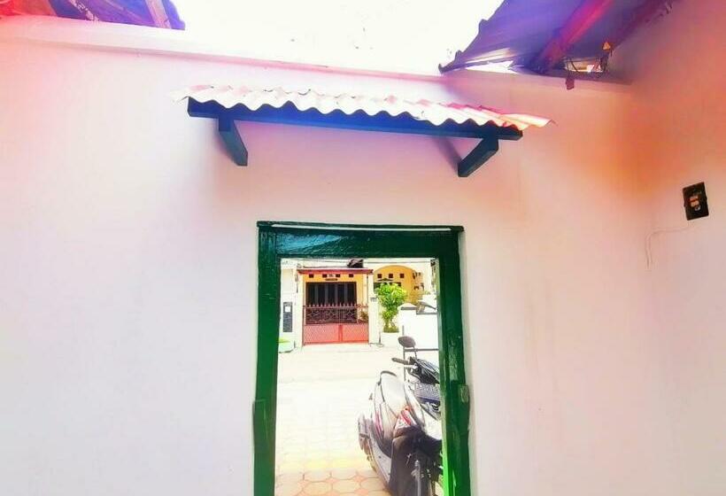 בית מלון כפרי Reddoorz Syariah @ Ndalem Kembang Sore Yogyakarta