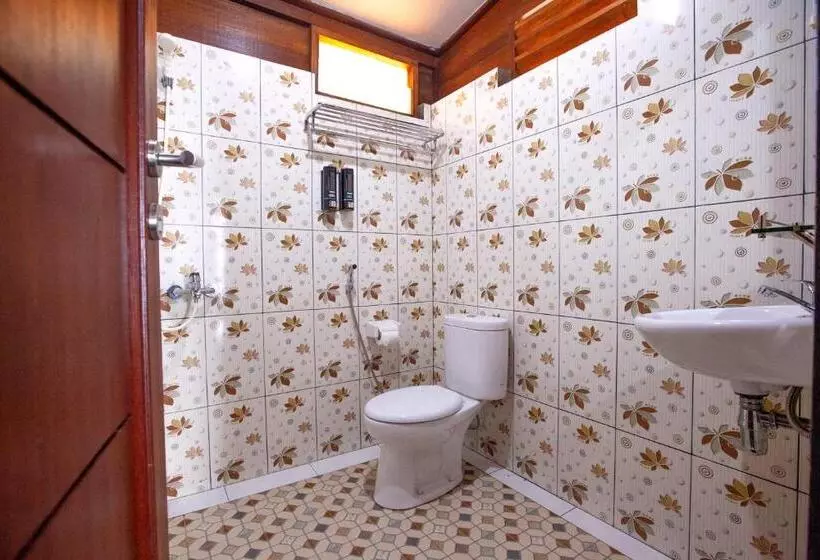 Majatalo Maratua Dive Center And Lodge