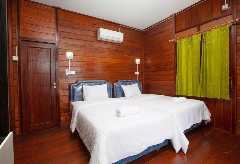 Majatalo Maratua Dive Center And Lodge