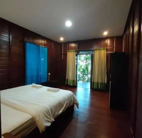 Majatalo Maratua Dive Center And Lodge