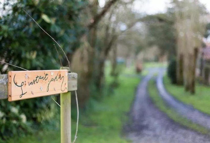 Aamiaismajoitus (B&B) L Instant Jardin