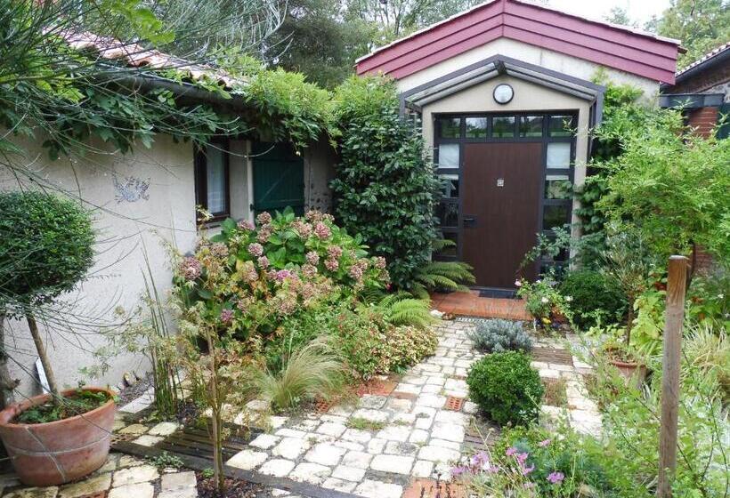 Bed and Breakfast L Instant Jardin