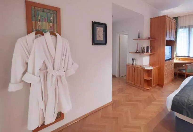 Aamiaismajoitus (B&B) Landhaus Zu Kürenberg