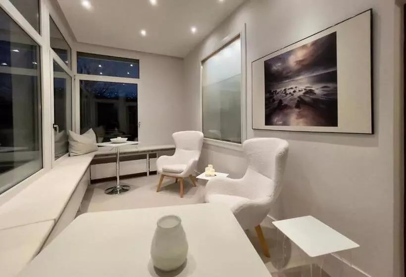 Aamiaismajoitus (B&B) Landhaus Zu Kürenberg