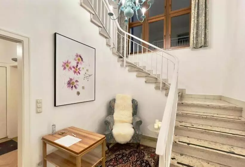 Aamiaismajoitus (B&B) Landhaus Zu Kürenberg