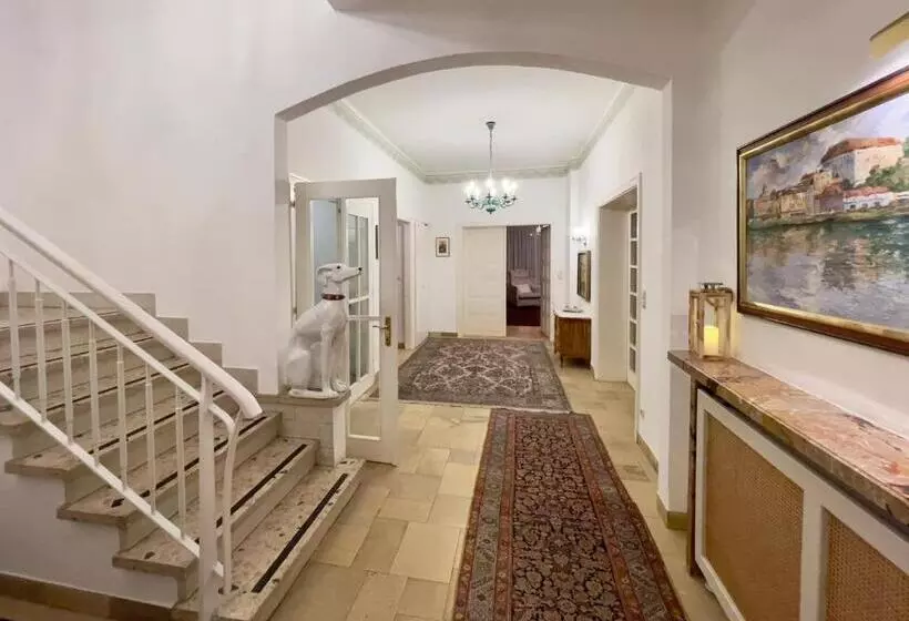 Aamiaismajoitus (B&B) Landhaus Zu Kürenberg