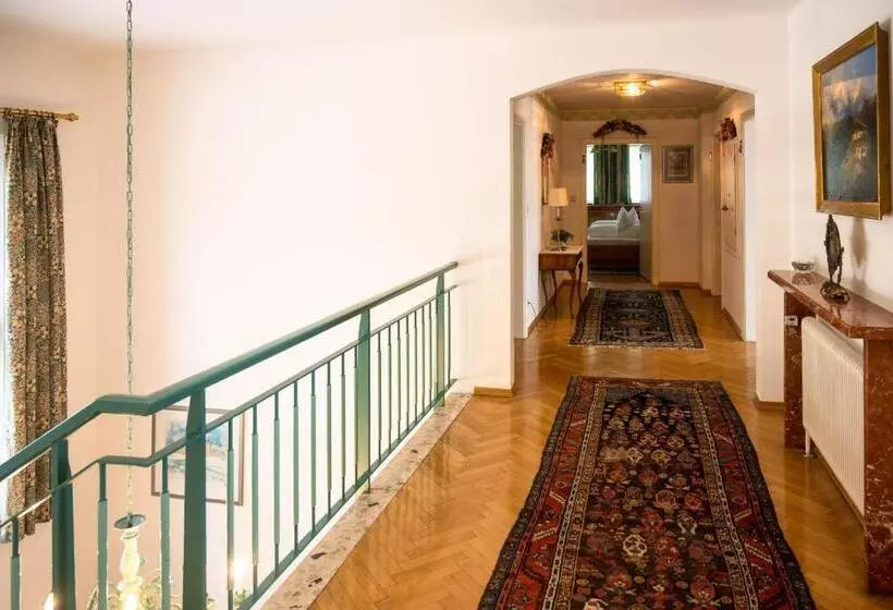 Aamiaismajoitus (B&B) Landhaus Zu Kürenberg