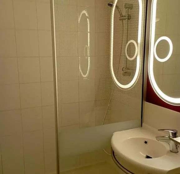 Hotelli Ibis Les Etangs Des Moines