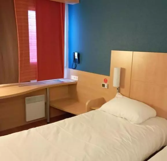 Hotelli Ibis Les Etangs Des Moines