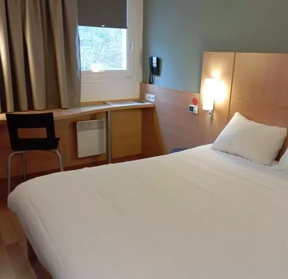 Hotelli Ibis Les Etangs Des Moines