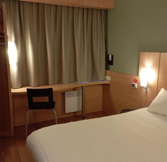 Hotel Ibis Les Etangs Des Moines