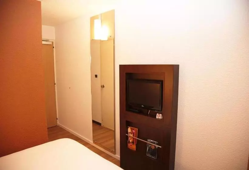 Hotelli Ibis Les Etangs Des Moines