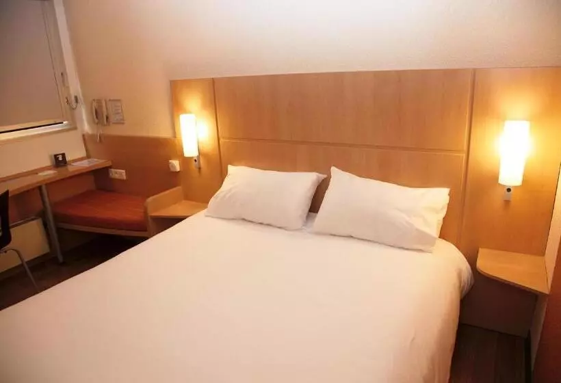 Hotelli Ibis Les Etangs Des Moines