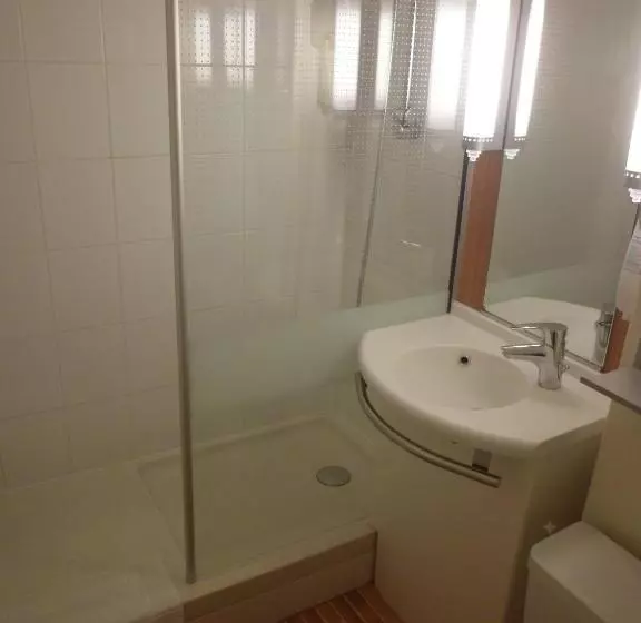 Hotelli Ibis Les Etangs Des Moines