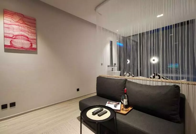 Hotelli Innluxphuket