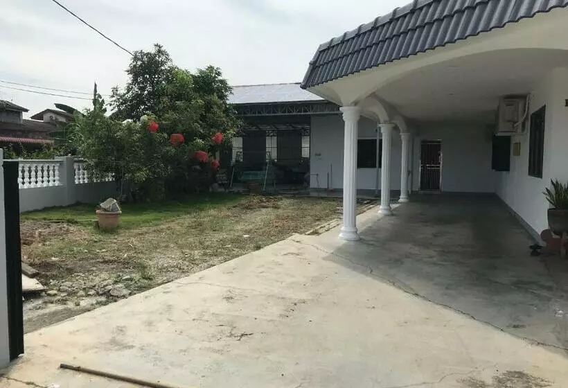 ペンション Cozy And Comfortable Homestay In Sungai Siput