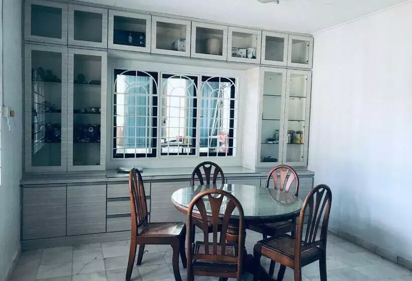 ペンション Cozy And Comfortable Homestay In Sungai Siput