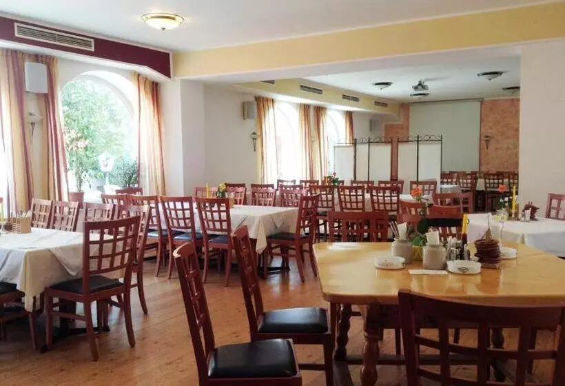 Retkeilymaja Frühstückspension Zur Post Reisinger Kg St Oswald