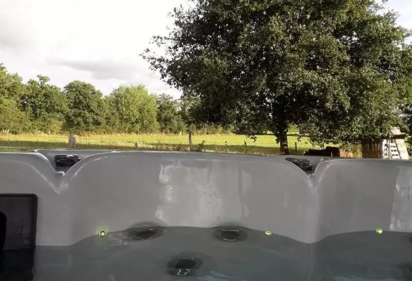 Aamiaismajoitus (B&B) Chambres D Hôtes La Difference Le Pressoir