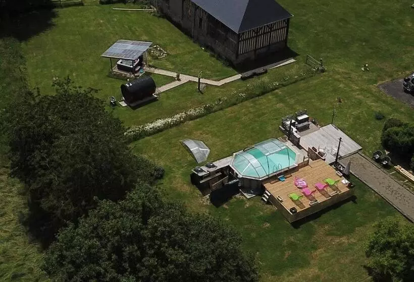 Aamiaismajoitus (B&B) Chambres D Hôtes La Difference Le Pressoir