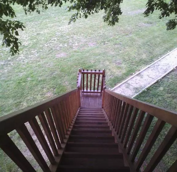 Aamiaismajoitus (B&B) Les Cabanes De Gros Bois