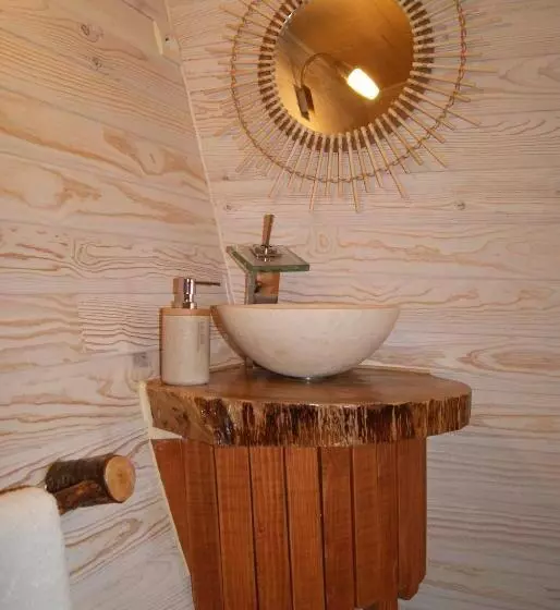 Aamiaismajoitus (B&B) Les Cabanes De Gros Bois