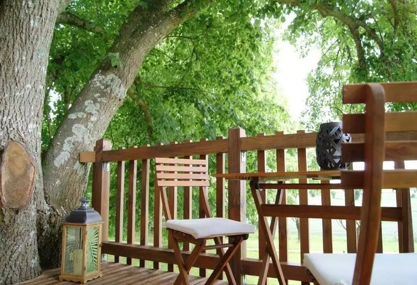 Aamiaismajoitus (B&B) Les Cabanes De Gros Bois