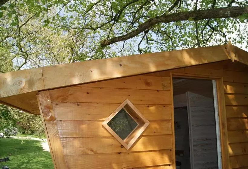 Aamiaismajoitus (B&B) Les Cabanes De Gros Bois