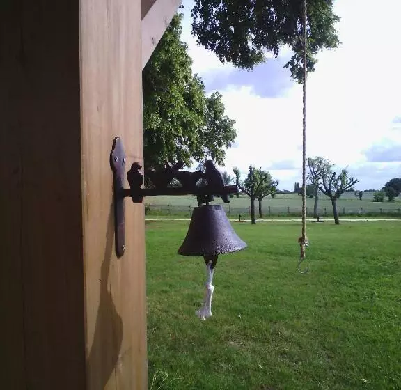 Aamiaismajoitus (B&B) Les Cabanes De Gros Bois