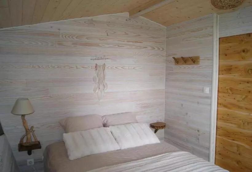 Aamiaismajoitus (B&B) Les Cabanes De Gros Bois