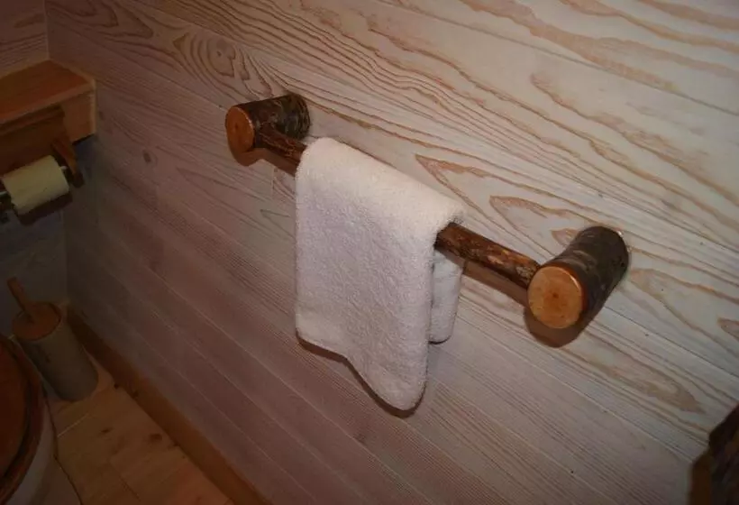 Aamiaismajoitus (B&B) Les Cabanes De Gros Bois