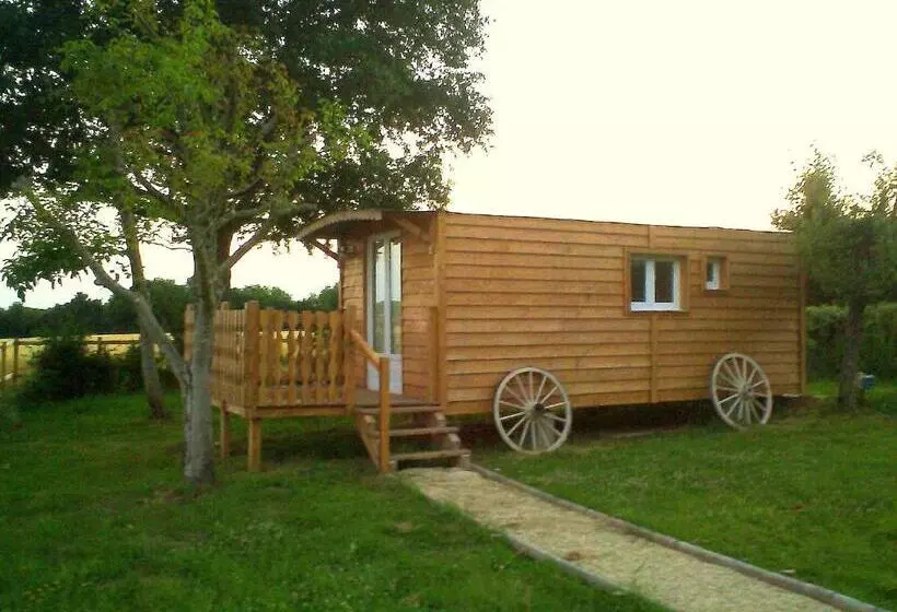 Aamiaismajoitus (B&B) Les Cabanes De Gros Bois