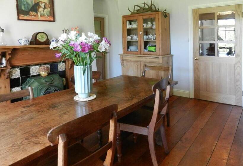 Cilwen Country House Bed And Breakfast