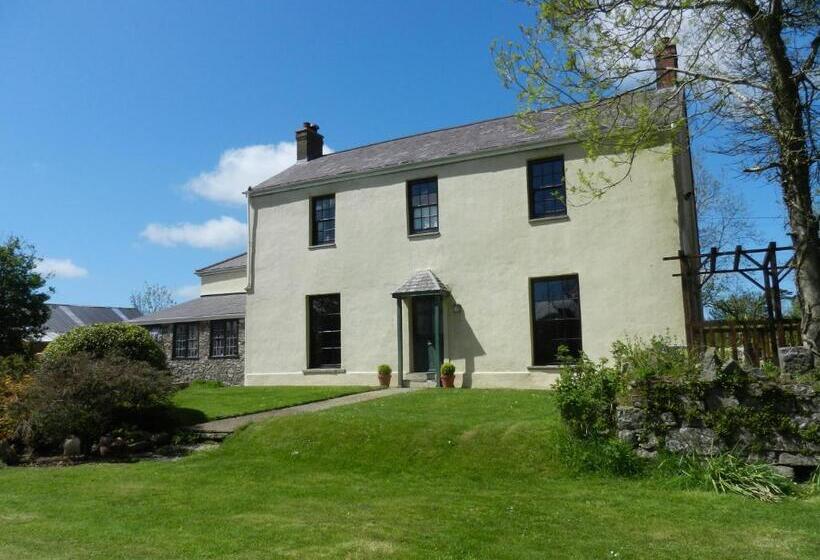 Cilwen Country House Bed And Breakfast