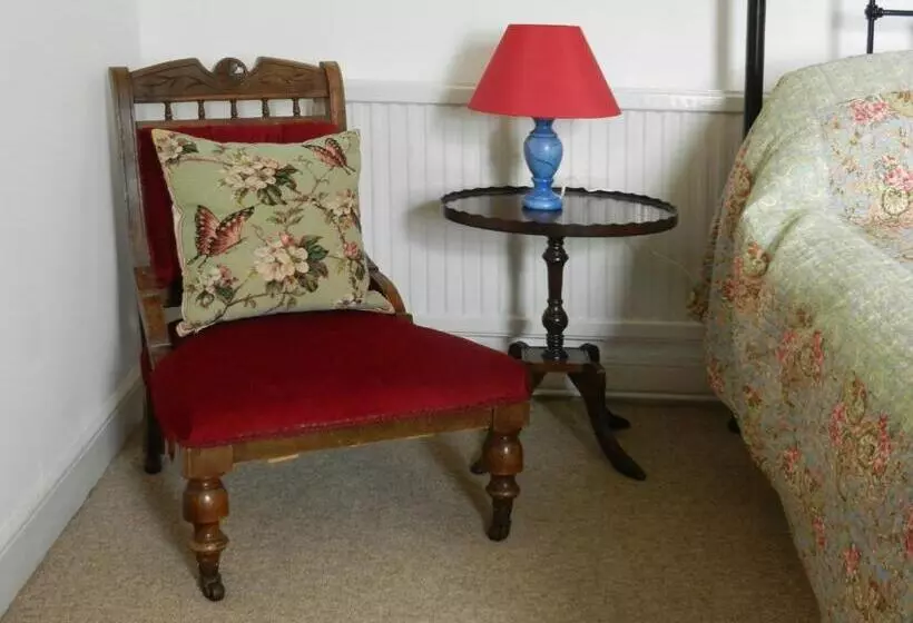 Cilwen Country House Bed And Breakfast