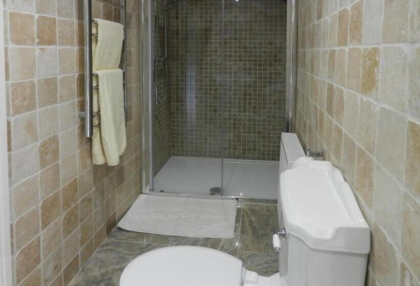 Cilwen Country House Bed And Breakfast