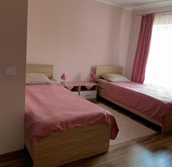 בית מלון כפרי узвар