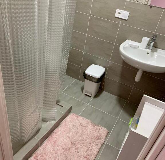 בית מלון כפרי узвар