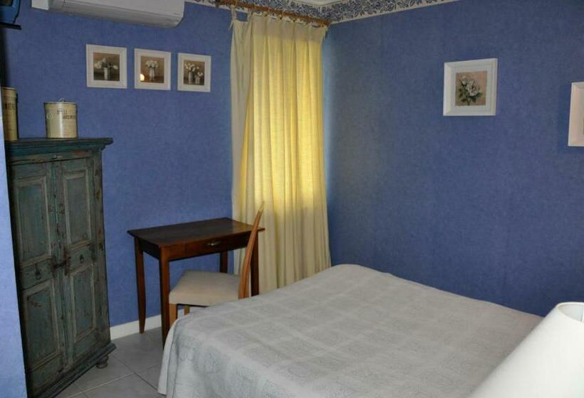 Отель Les Deux Acacias