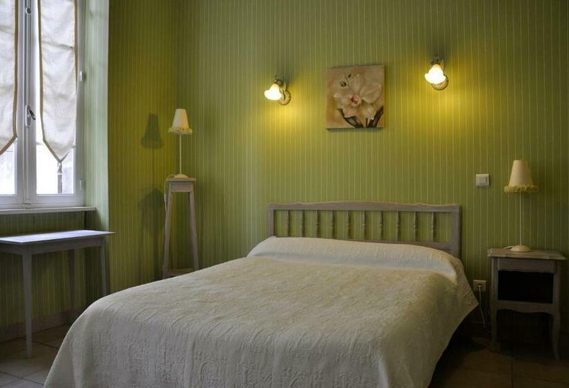 Отель Les Deux Acacias