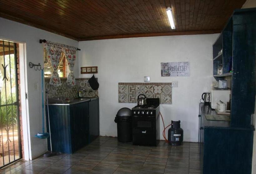 호텔 Suikerbosskuur Rondavel & Chalet