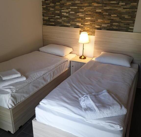 פנסיון Andromachi Apartments