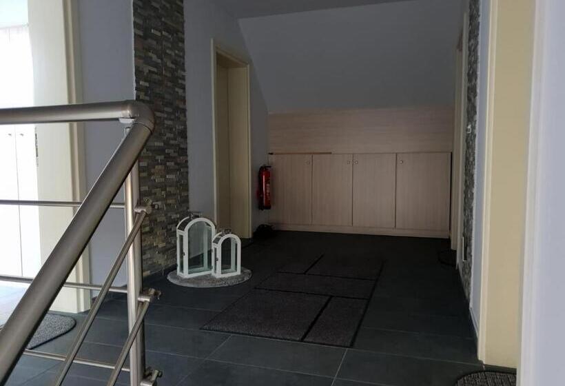 פנסיון Andromachi Apartments