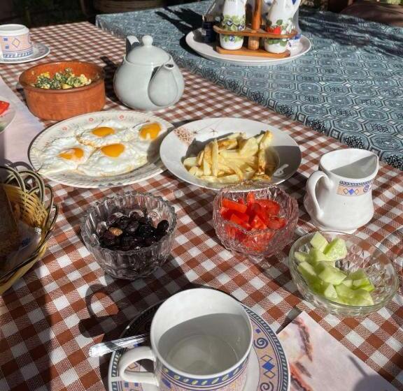 פנסיון Hatzikyprianou Museum Studio