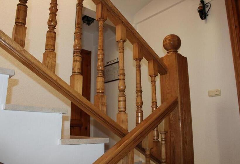 بنسيون Posada Manolon